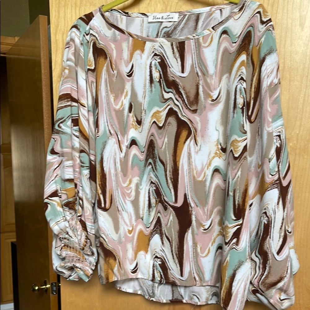Vine & Love Cream and Green Puff Sleeve Top with Graphic Design